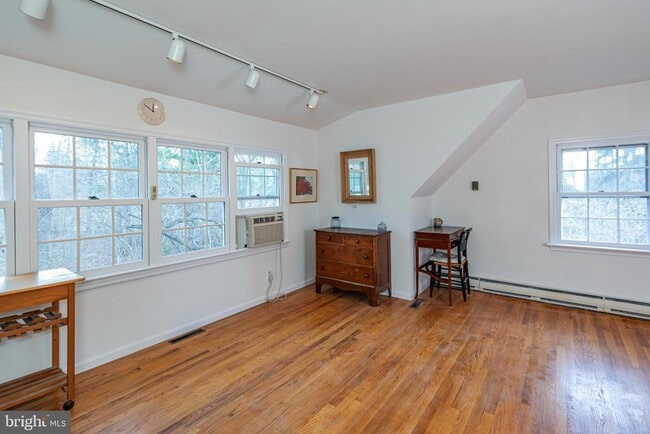 Building Photo - 607 Rosedale Rd