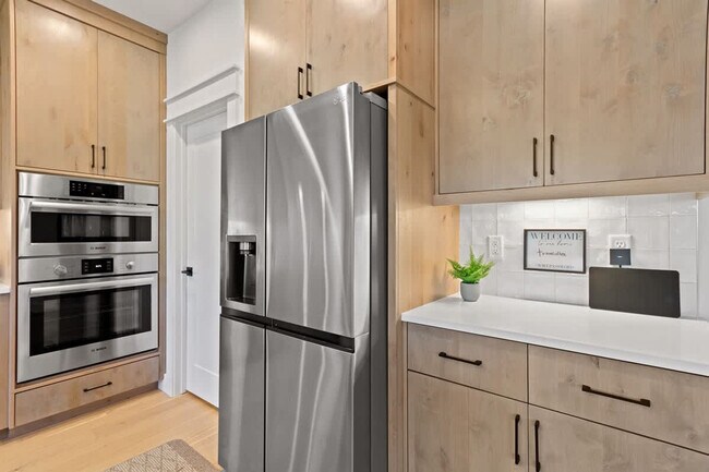 Building Photo - 1213 W Capstone Dr