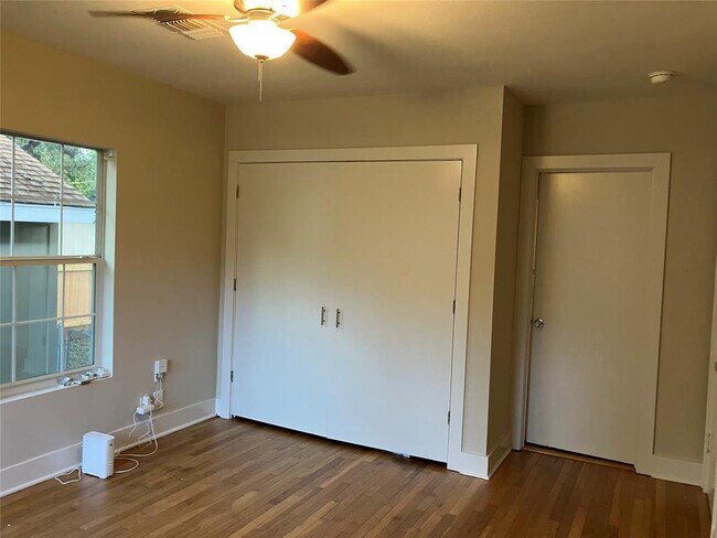 Building Photo - 1921 W 39th St