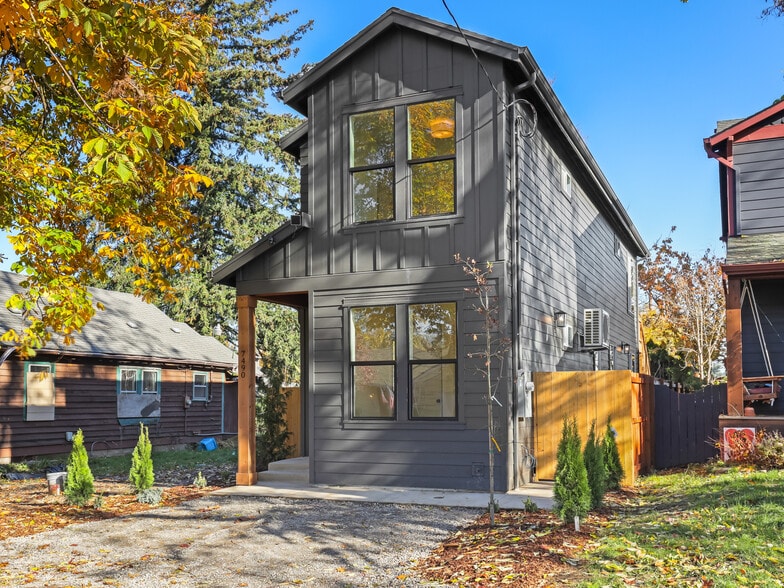 Primary Photo - 7490 SE 51st Ave