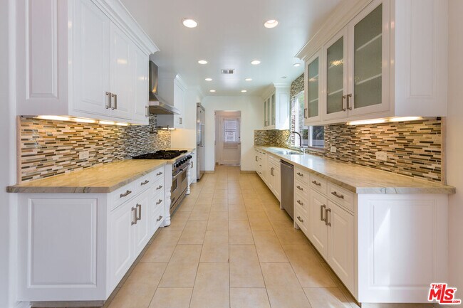 Building Photo - 6431 Maryland Dr