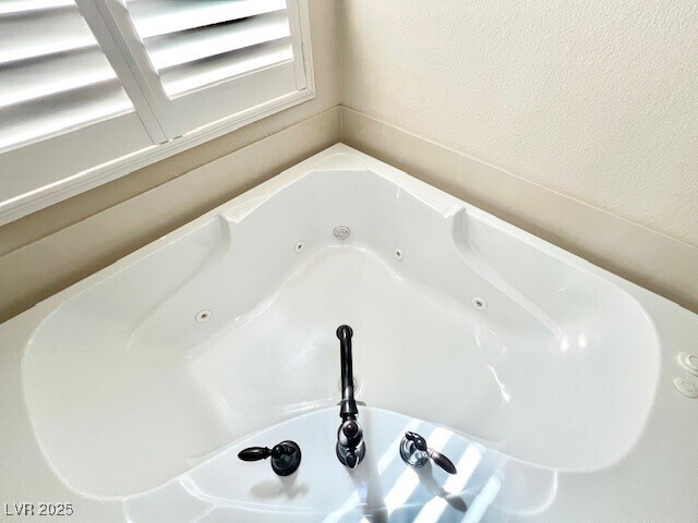 Building Photo - 18 Blue Valley Dr