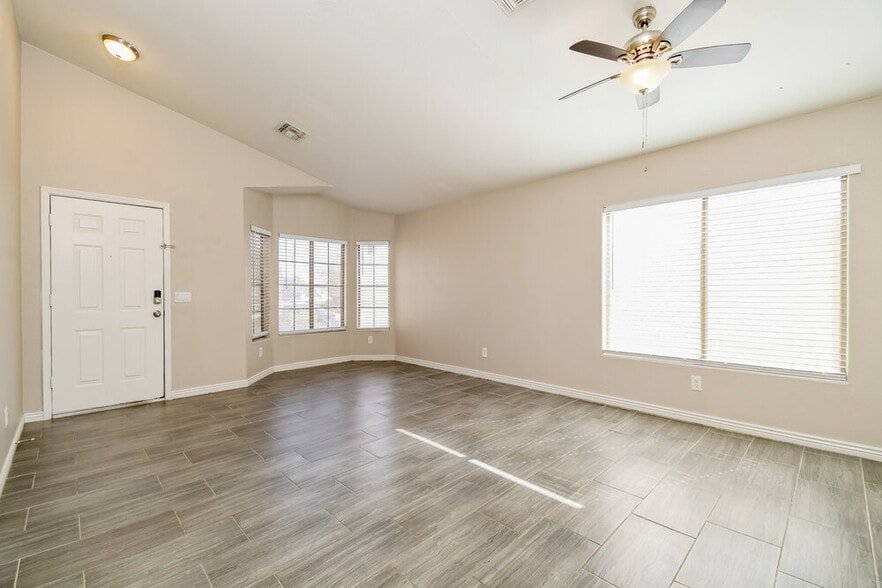 Building Photo - 438 N Opal