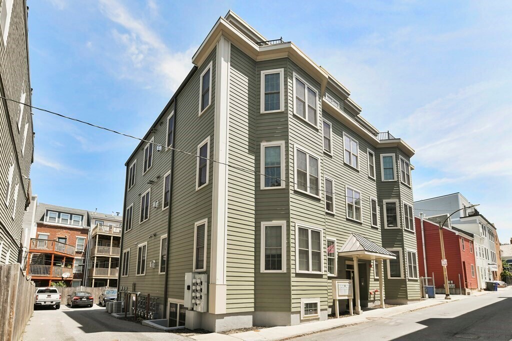 Building Photo - 261 Athens St