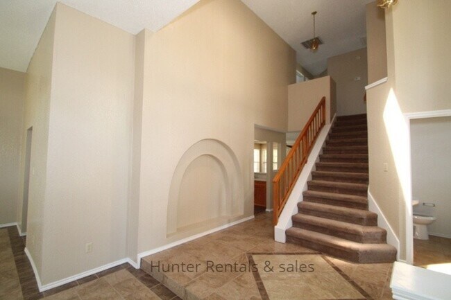 Building Photo - 300 Sioux Cir