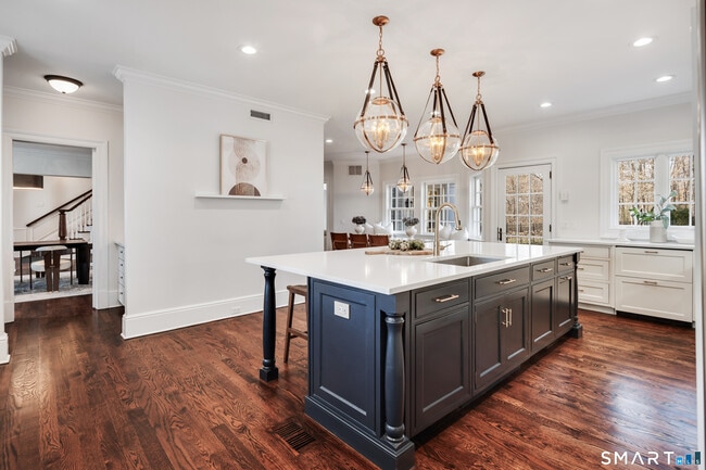 Building Photo - 1421 Oenoke Ridge