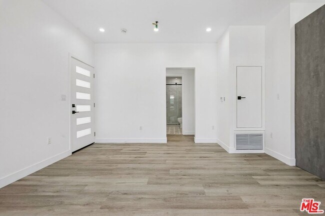 Building Photo - 1434 Beverwil Dr