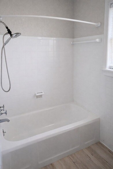 Building Photo - 5315 Bayway Dr