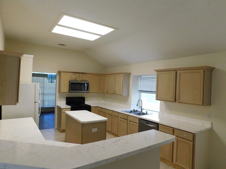 Building Photo - 624 Elm Falls Pl