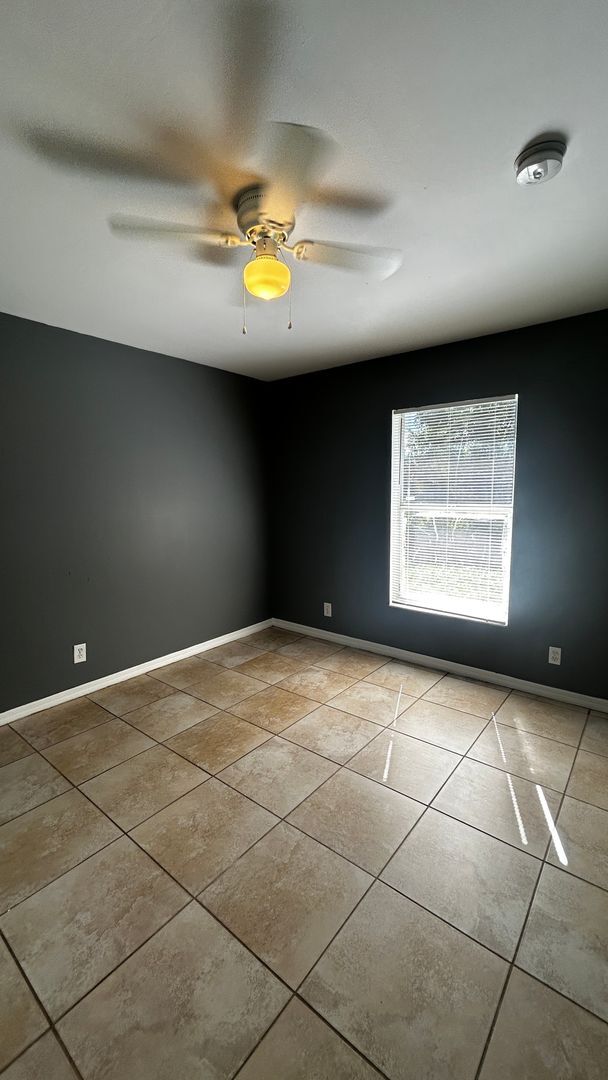 Building Photo - Charming 3-Bedroom Home with Screened Lana...