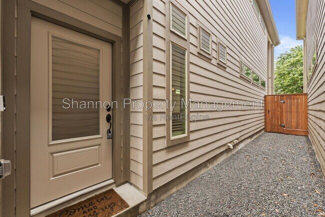 Building Photo - 5936 Kiam St