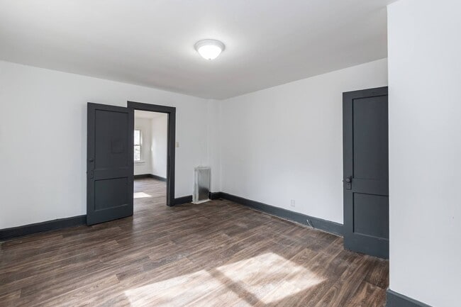 Building Photo - One Bedroom Home!