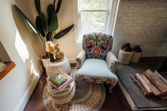 Building Photo - 2 Locust St