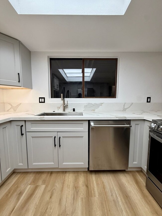 Building Photo - Don’t Miss This Beautiful 3-Bedroom + Office Gated Home!