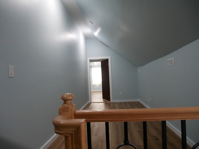 Building Photo - 208 Vineyard Rd
