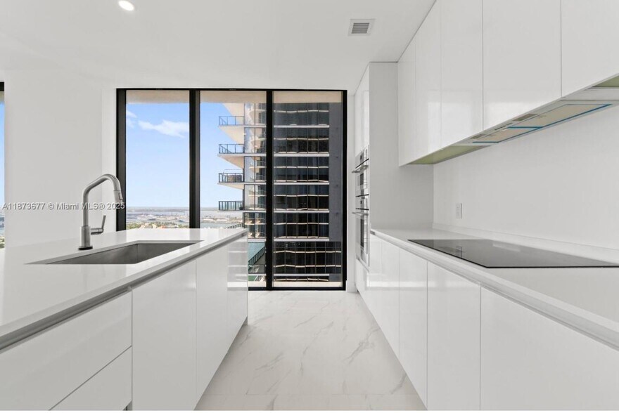 Building Photo - 700 NE 24th St