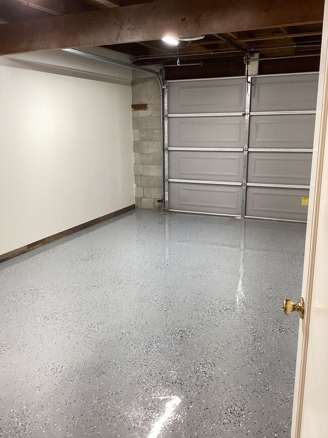 Building Photo - Very Nice One Bedroom Home Now Available In Gustine