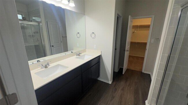Building Photo - 129 Goldfinch Dr