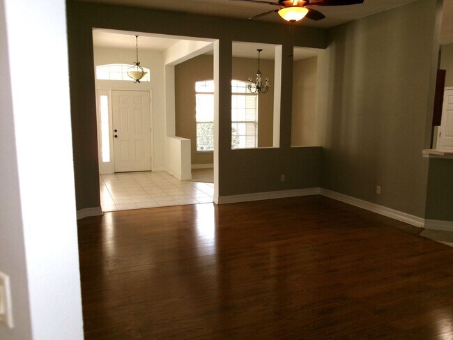 Building Photo - 12415 Lake Valley Dr
