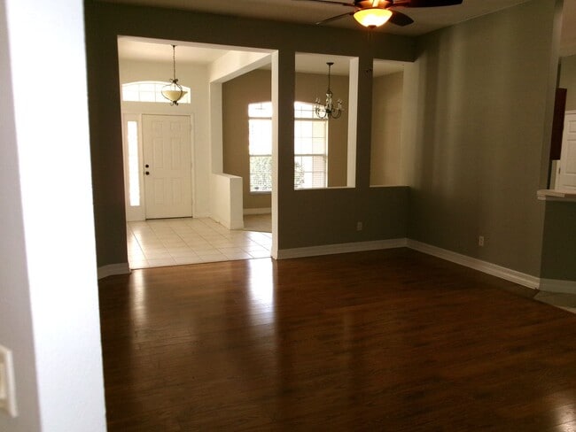 Building Photo - 4/2 on corner lot w/lake access