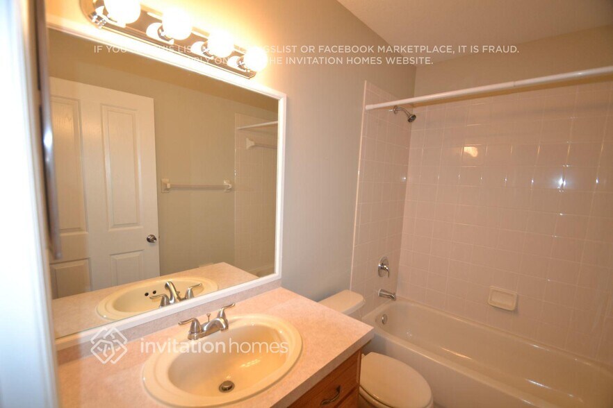 Building Photo - 1413 W River Ct