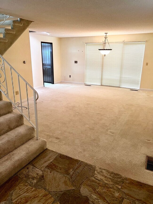 Building Photo - Beautiful home with a view in Bremerton.