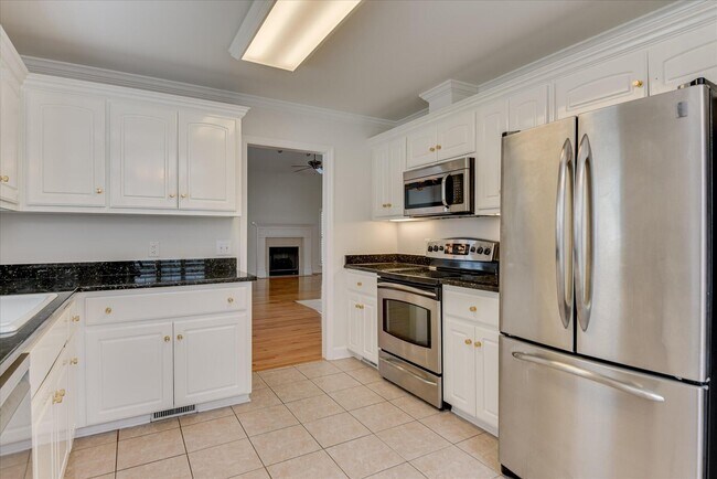 Building Photo - 9 Juniper Loop