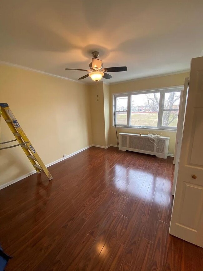 Building Photo - Recently updated 3 Beds 1.5 Bath home, loc...