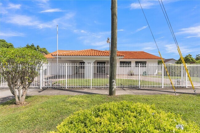 Building Photo - 631 SW 102nd Ave