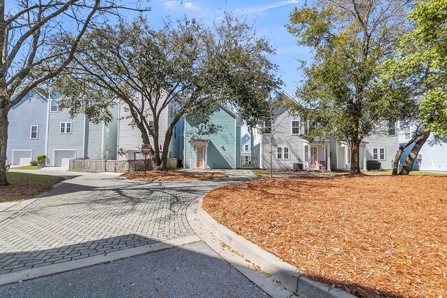 Building Photo - Modern Living in Vibrant Park Circle