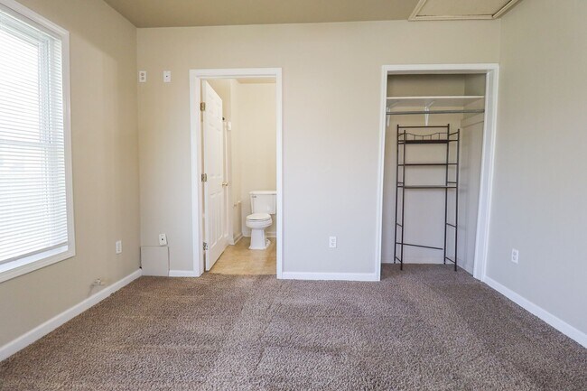 Building Photo - S 55th West Ave Duplex