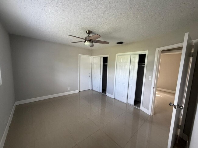 Building Photo - 4511 SW 23rd St