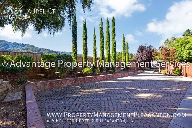 Building Photo - 7484 Laurel Ct