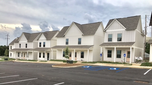 Primary Photo - 1200 Taylor Cottage Cove