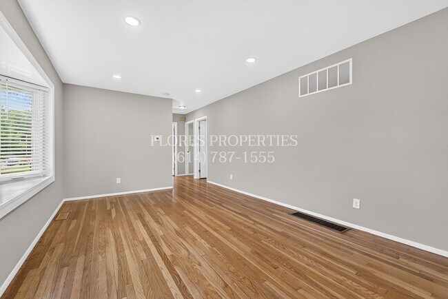 Building Photo - 1136 Pauline Ave