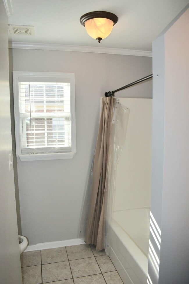 Building Photo - 1889 Long Creek Falls