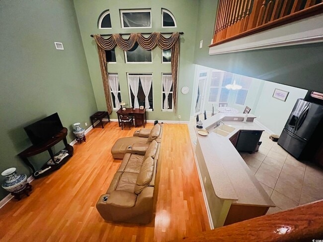 Building Photo - 584 Summerhill Dr