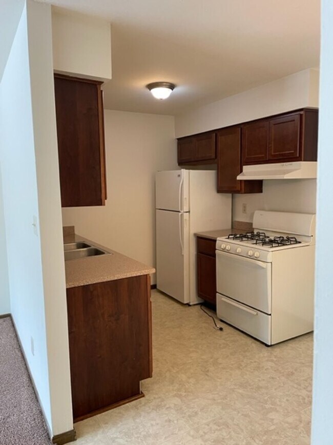 Building Photo - SLS - LOVERS LANE