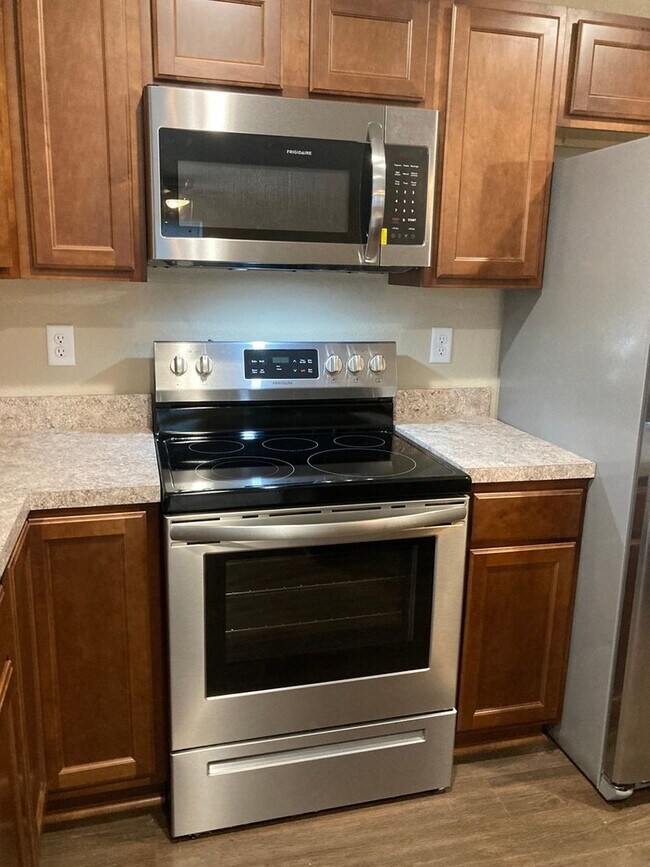 Building Photo - Roomy 3BR Home in NW Jacksonville – 2.5 Ba...
