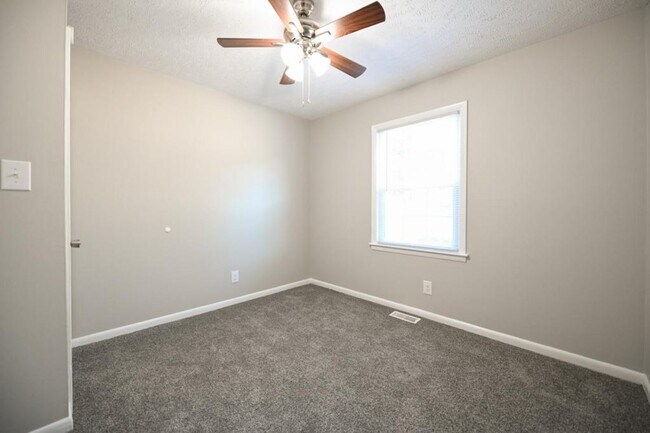 Building Photo - 847 Durwood Dr