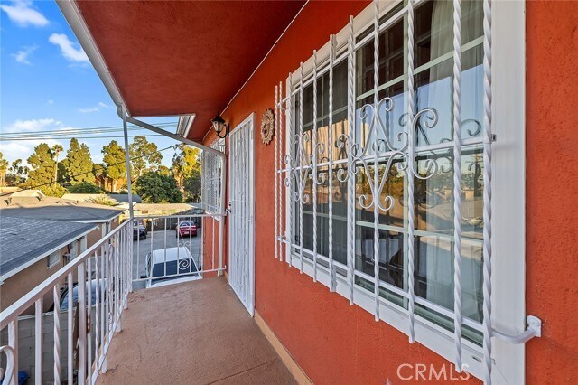 Building Photo - 330 W Laurel St