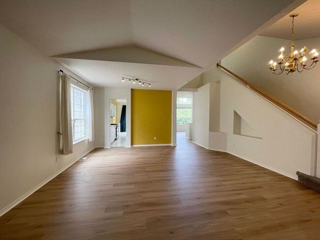 Building Photo - Fantastic Bethany Home with Attached Garag...