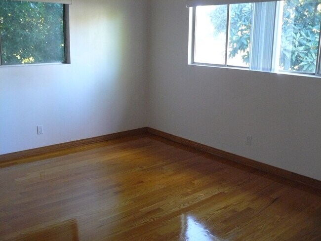 BEDROOM - 15529 Moorpark St