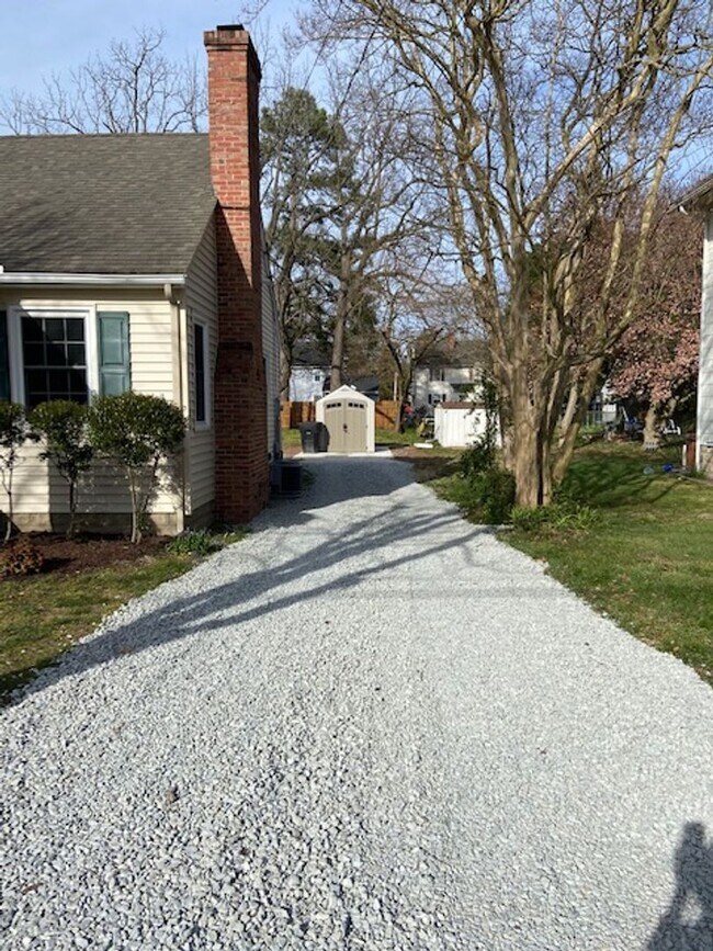 Building Photo - Cozy & Convenient 2 Bed, 1 Bath Home