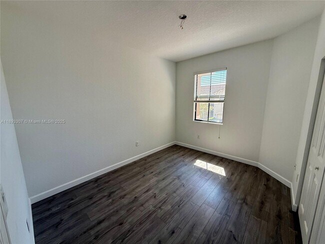 Building Photo - 1075 NW 33rd Manor