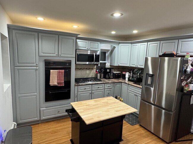 Building Photo - 809 Palisade Ave