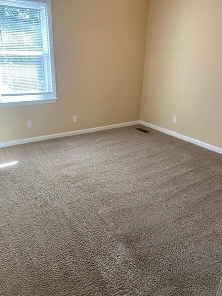 Building Photo - 134 Oakmont Dr