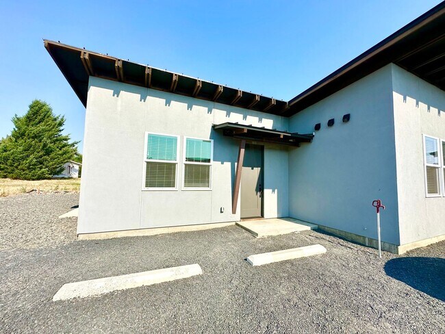 Primary Photo - 121 E 26th Ave