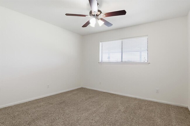 Building Photo - 128 Skyview Terrace