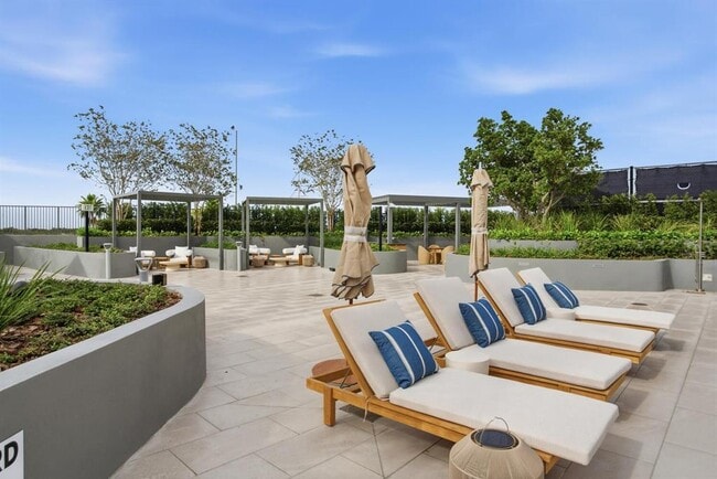 Building Photo - 3015 S Ysabella Ave